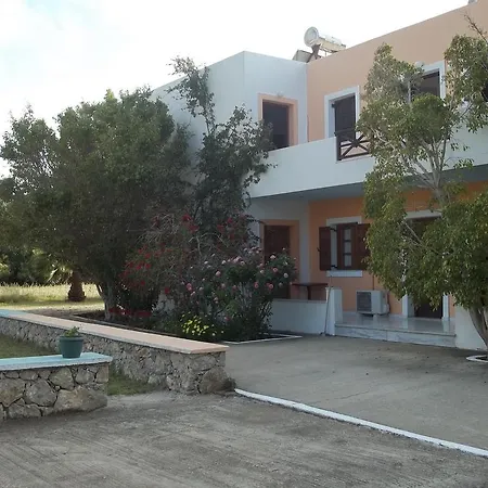 Saint Nicolas Πανσιόν Αρκάσα